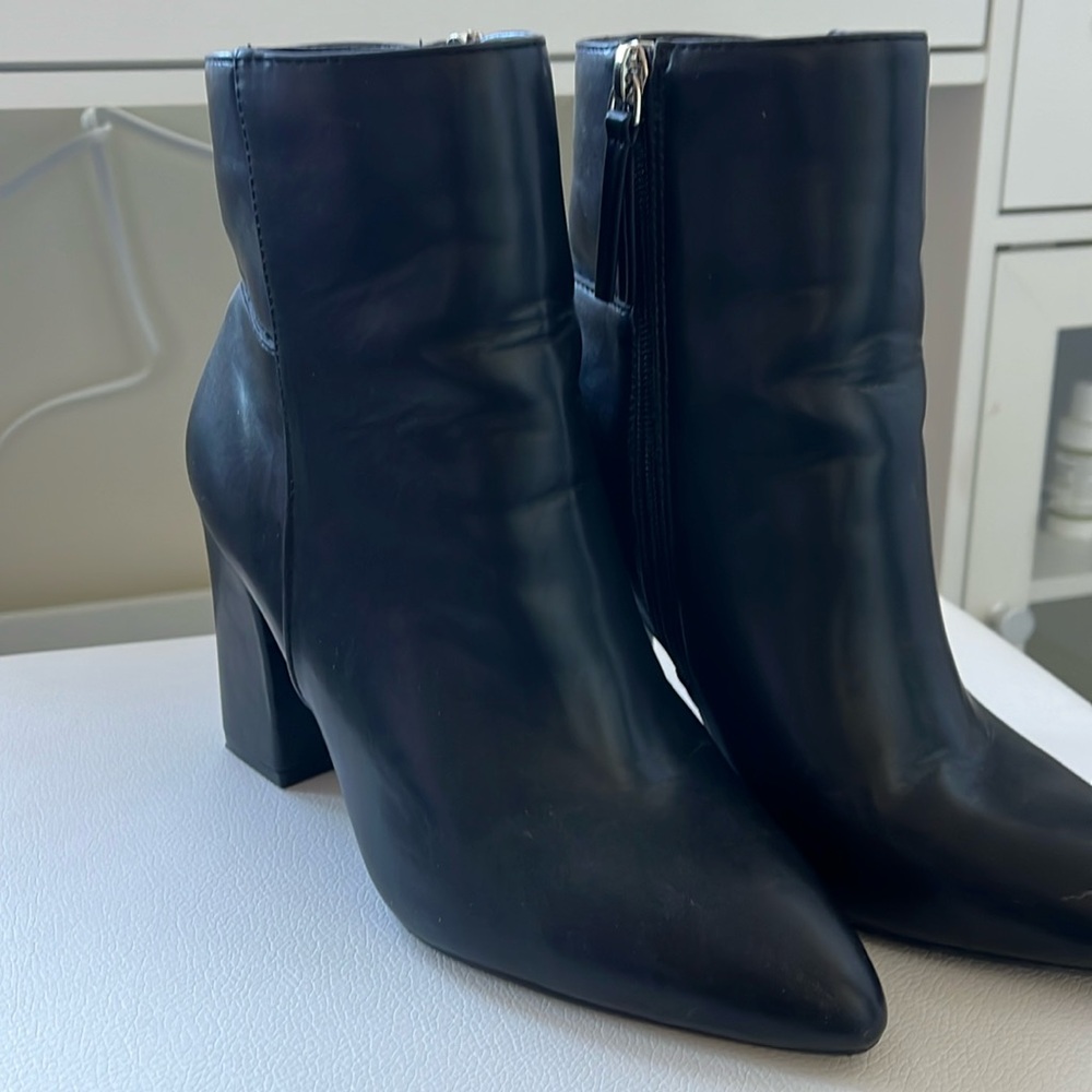 woman’s classy bootie